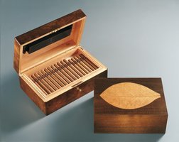 Zigarrenzubehör Humidor  Zino Nussbaum Tabakblatt klein (3508)