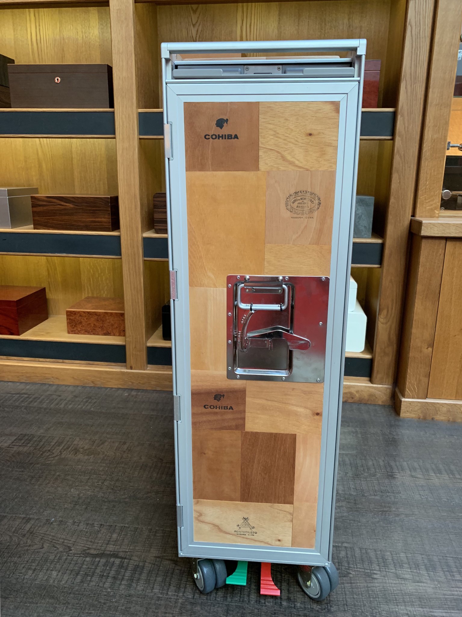 Adorini Trolley Humidor Front