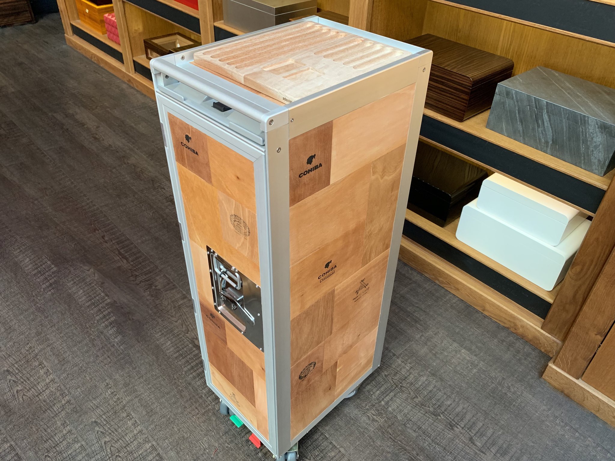 Adorini Trolley Humidor Zedern