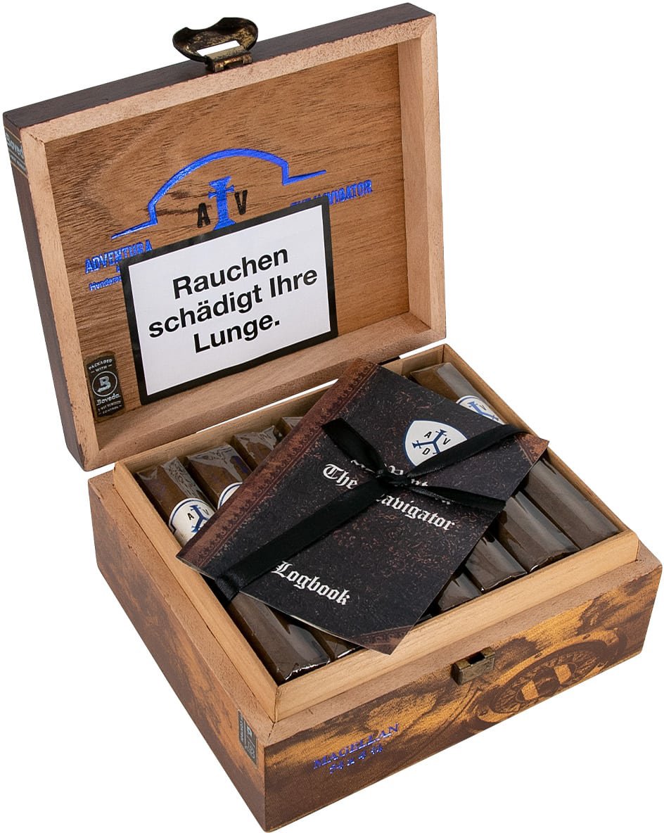 ADV Cigars & McKay The Navigator Magellan (54 x 4.75) Kiste offen