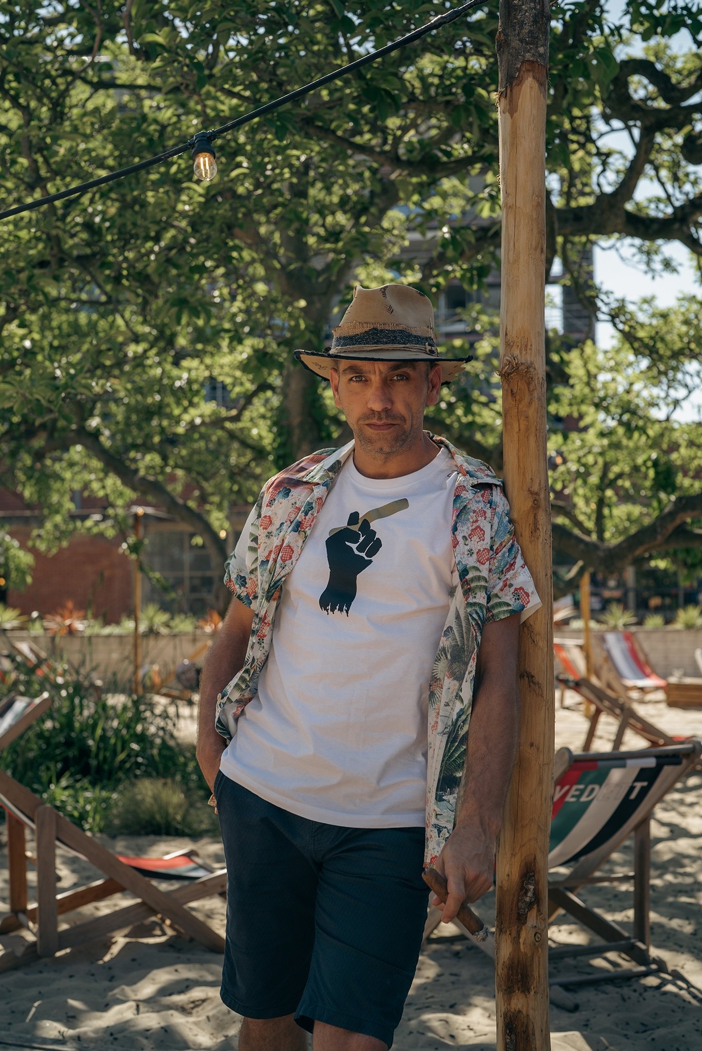 Shirt weiß schwarze Faust Mood 2