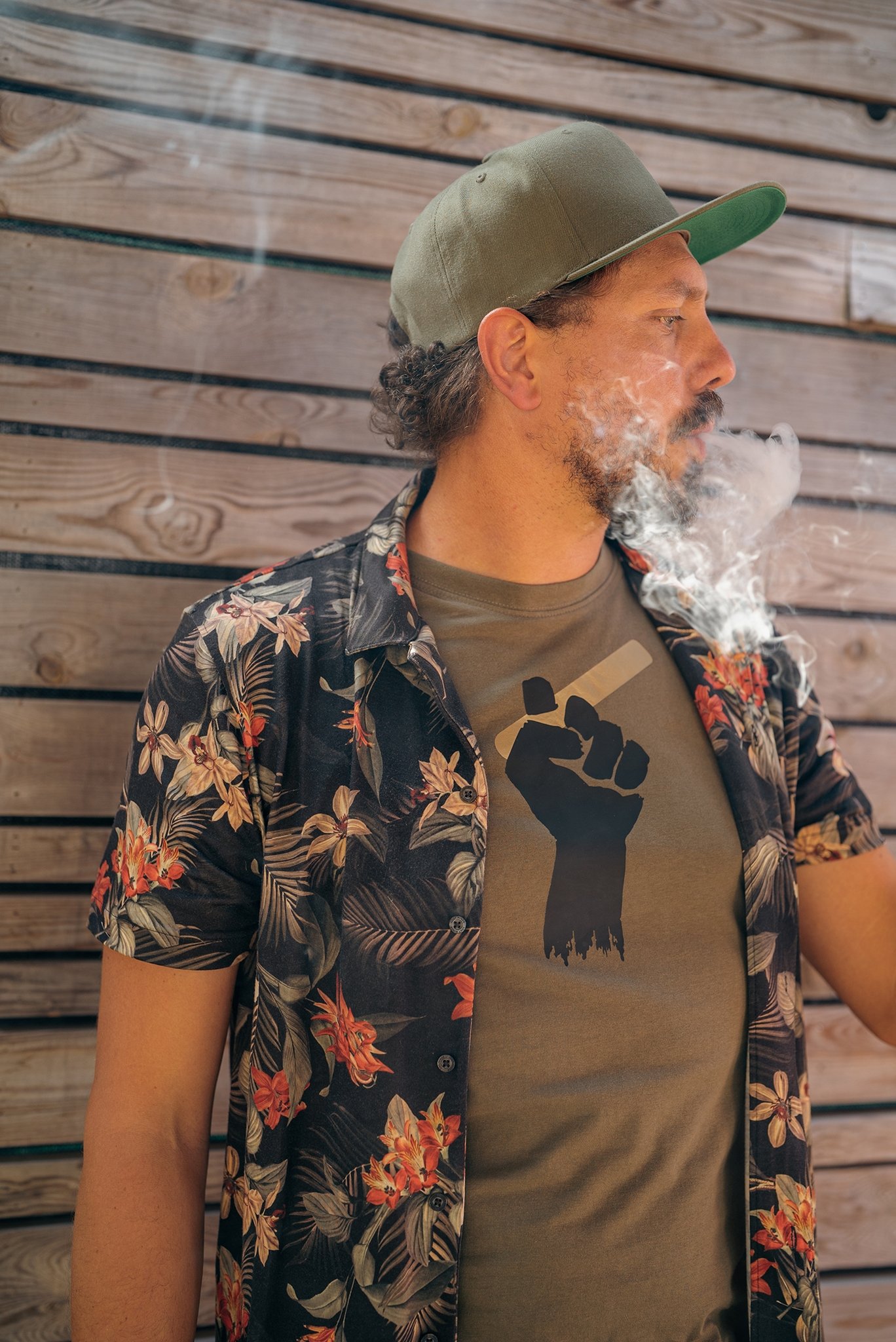 Shirt oliv schwarze Faust Mood