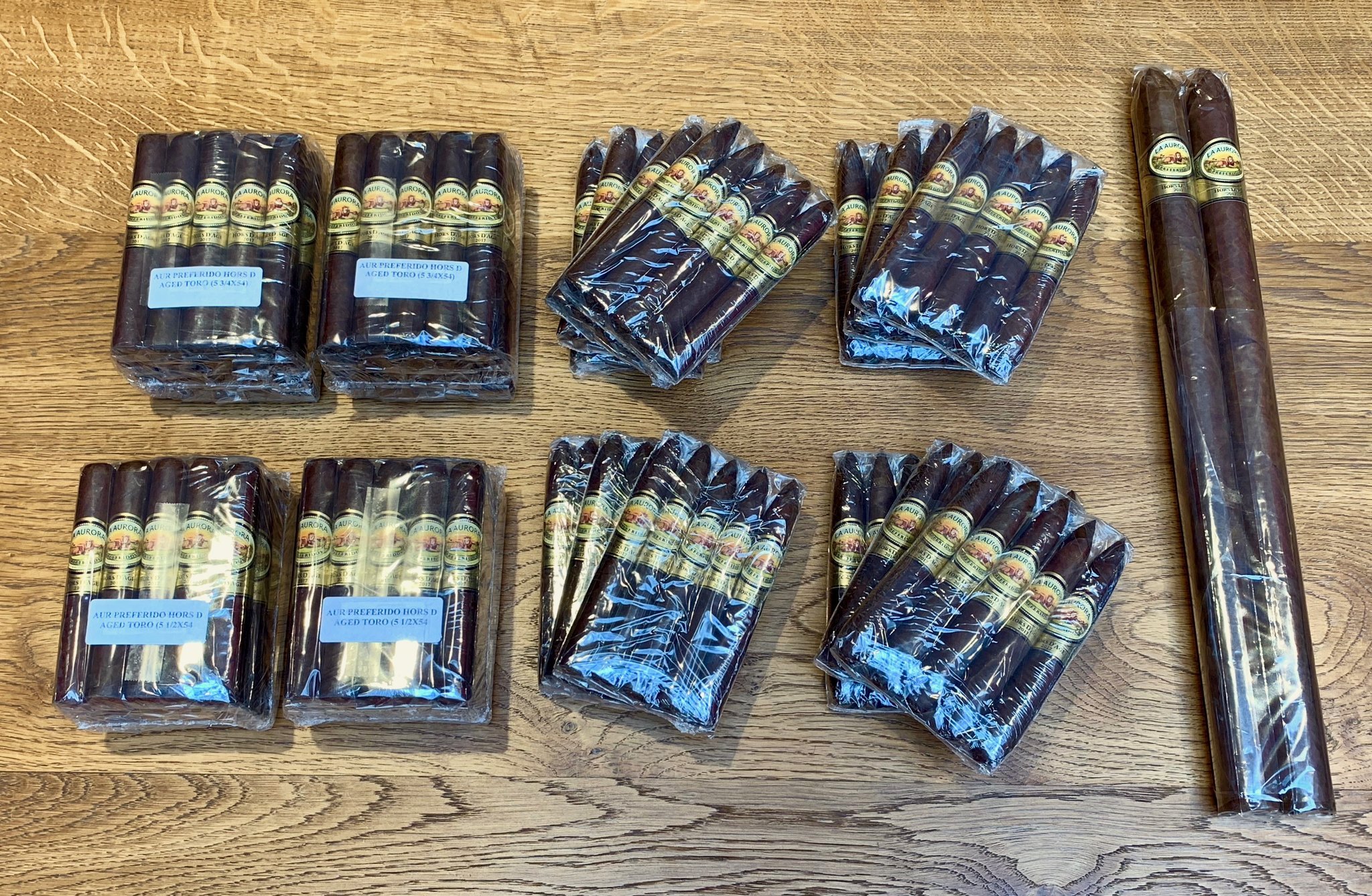 La Aurora Limited Editions Hors D'Age Humidor Zigarren Kit (146 Zigarren) Cigars